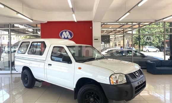 Sayi Na hannu Nissan NP 300 White Mota in Maseru a Maseru Sayi Na hannu Nissan NP 300 White Mota in Maseru a Maseru