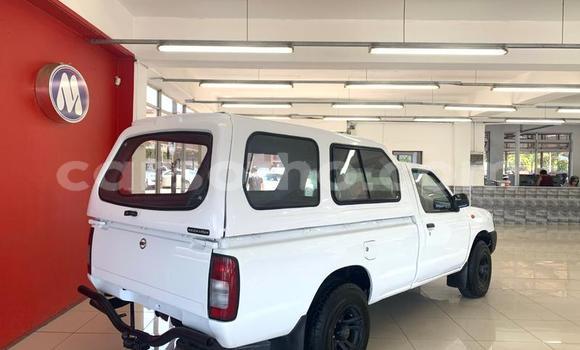 Sayi Na hannu Nissan NP 300 White Mota in Maseru a Maseru Sayi Na hannu Nissan NP 300 White Mota in Maseru a Maseru