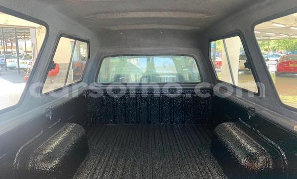 Sayi Na hannu Nissan NP 300 White Mota in Maseru a Maseru Sayi Na hannu Nissan NP 300 White Mota in Maseru a Maseru