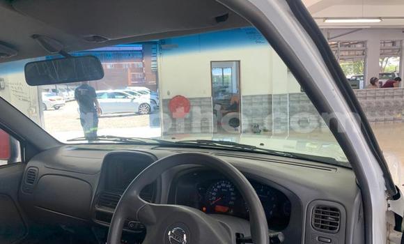 Sayi Na hannu Nissan NP 300 White Mota in Maseru a Maseru Sayi Na hannu Nissan NP 300 White Mota in Maseru a Maseru