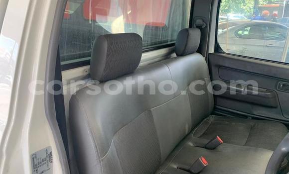 Sayi Na hannu Nissan NP 300 White Mota in Maseru a Maseru Sayi Na hannu Nissan NP 300 White Mota in Maseru a Maseru