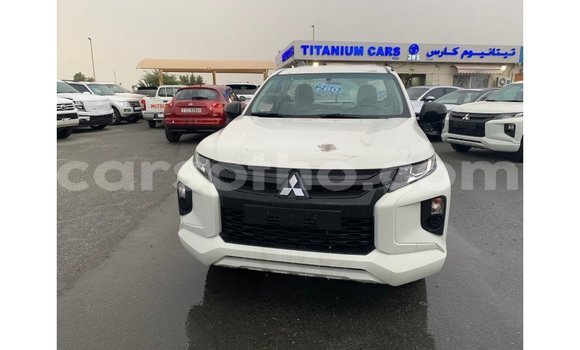 Sayi Imported Mitsubishi L200 White Mota in Import - Dubai a Maseru Sayi Imported Mitsubishi L200 White Mota in Import - Dubai a Maseru