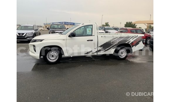 Sayi Imported Mitsubishi L200 White Mota in Import - Dubai a Maseru Sayi Imported Mitsubishi L200 White Mota in Import - Dubai a Maseru