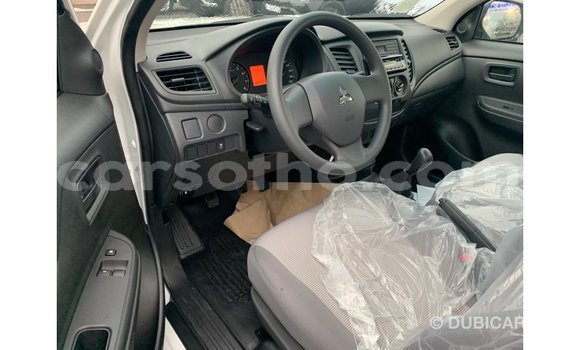 Sayi Imported Mitsubishi L200 White Mota in Import - Dubai a Maseru Sayi Imported Mitsubishi L200 White Mota in Import - Dubai a Maseru