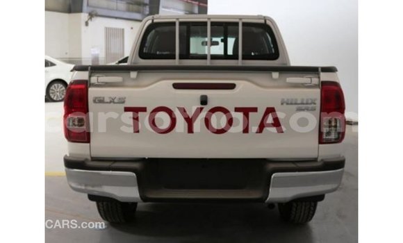 اشتري Imported Toyota Hilux White سيارة في Import - Dubai في Maseru اشتري Imported Toyota Hilux White سيارة في Import - Dubai في Maseru