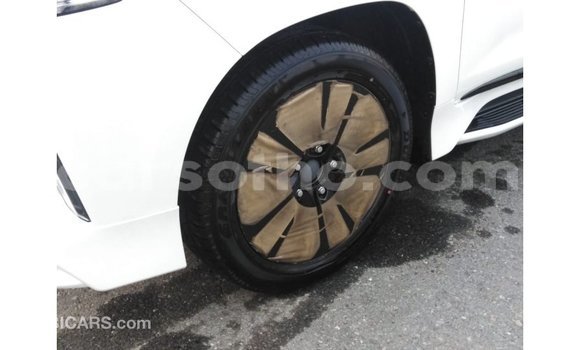 Sayi Imported Lexus LX White Mota in Import - Dubai a Maseru Sayi Imported Lexus LX White Mota in Import - Dubai a Maseru