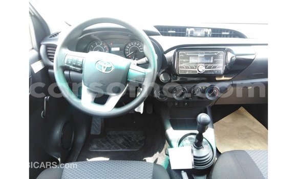 اشتري Imported Toyota Hilux White سيارة في Import - Dubai في Maseru اشتري Imported Toyota Hilux White سيارة في Import - Dubai في Maseru
