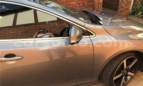 Sayi Na hannu Volvo V40 Green Mota in Maseru a Maseru Sayi Na hannu Volvo V40 Green Mota in Maseru a Maseru