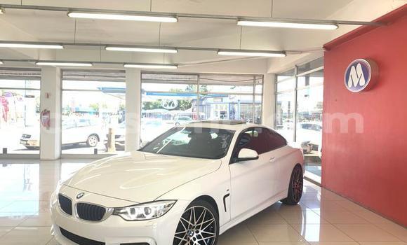 Sayi Na hannu BMW M4 White Mota in Maseru a Maseru Sayi Na hannu BMW M4 White Mota in Maseru a Maseru