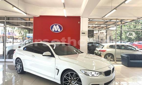 Sayi Na hannu BMW M4 White Mota in Maseru a Maseru Sayi Na hannu BMW M4 White Mota in Maseru a Maseru