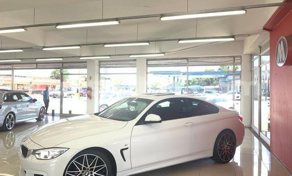 Sayi Na hannu BMW M4 White Mota in Maseru a Maseru Sayi Na hannu BMW M4 White Mota in Maseru a Maseru