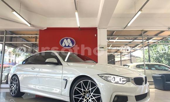 Sayi Na hannu BMW M4 White Mota in Maseru a Maseru Sayi Na hannu BMW M4 White Mota in Maseru a Maseru