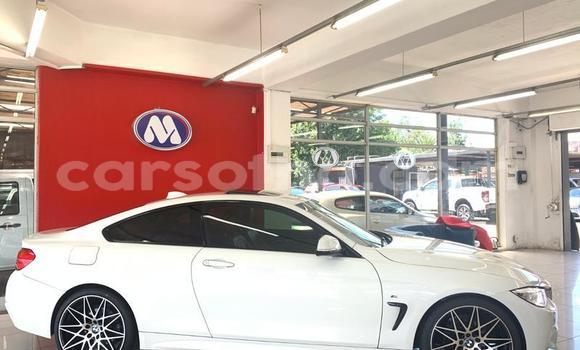 Sayi Na hannu BMW M4 White Mota in Maseru a Maseru Sayi Na hannu BMW M4 White Mota in Maseru a Maseru