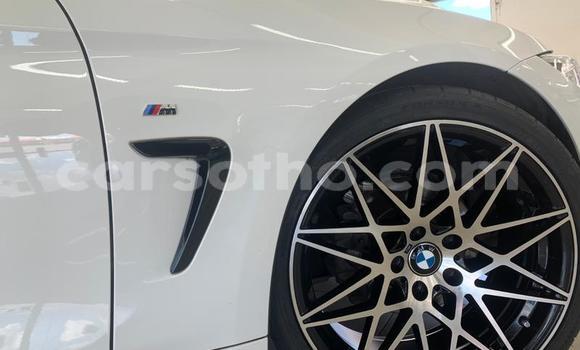 Sayi Na hannu BMW M4 White Mota in Maseru a Maseru Sayi Na hannu BMW M4 White Mota in Maseru a Maseru