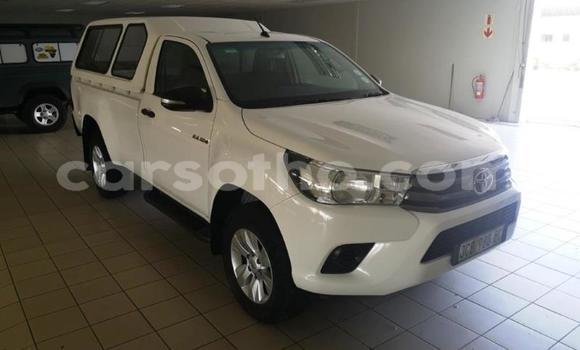 Sayi Na hannu Toyota Hilux White Mota in Maseru a Maseru Sayi Na hannu Toyota Hilux White Mota in Maseru a Maseru