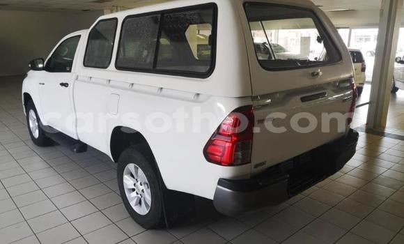 Sayi Na hannu Toyota Hilux White Mota in Maseru a Maseru Sayi Na hannu Toyota Hilux White Mota in Maseru a Maseru