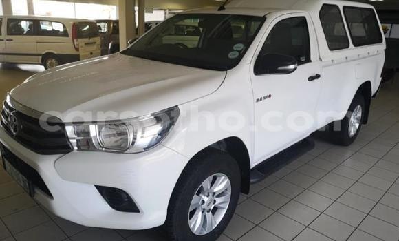 Sayi Na hannu Toyota Hilux White Mota in Maseru a Maseru Sayi Na hannu Toyota Hilux White Mota in Maseru a Maseru