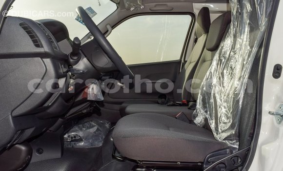 Sayi Imported Toyota Hiace White Mota in Import - Dubai a Maseru Sayi Imported Toyota Hiace White Mota in Import - Dubai a Maseru