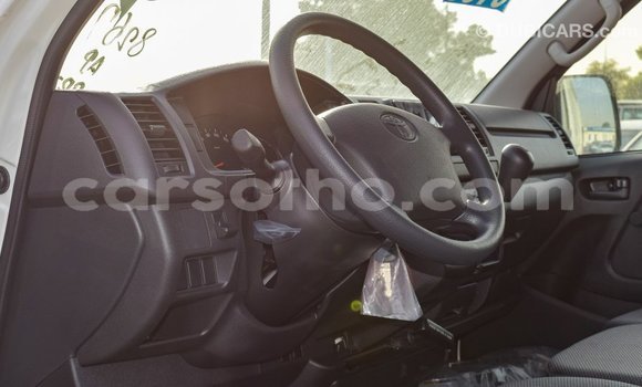 Sayi Imported Toyota Hiace White Mota in Import - Dubai a Maseru Sayi Imported Toyota Hiace White Mota in Import - Dubai a Maseru