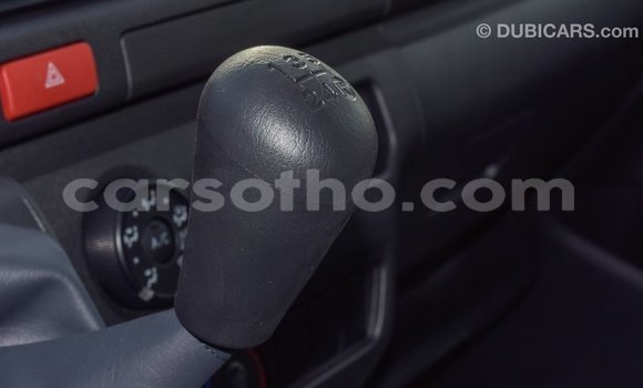Sayi Imported Toyota Hiace White Mota in Import - Dubai a Maseru Sayi Imported Toyota Hiace White Mota in Import - Dubai a Maseru