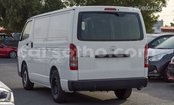 Sayi Imported Toyota Hiace White Mota in Import - Dubai a Maseru Sayi Imported Toyota Hiace White Mota in Import - Dubai a Maseru