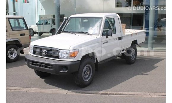 Acheter Import Voiture Toyota Land Cruiser Blanc à Import - Dubai, Maseru Acheter Import Voiture Toyota Land Cruiser Blanc à Import - Dubai, Maseru