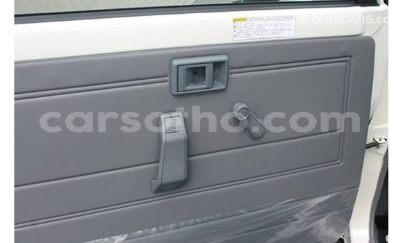 Acheter Import Voiture Toyota Land Cruiser Blanc à Import - Dubai, Maseru Acheter Import Voiture Toyota Land Cruiser Blanc à Import - Dubai, Maseru