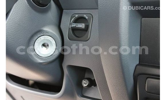 Acheter Import Voiture Toyota Land Cruiser Blanc à Import - Dubai, Maseru Acheter Import Voiture Toyota Land Cruiser Blanc à Import - Dubai, Maseru