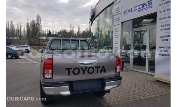 Sayi Imported Toyota Hilux Brown Mota in Import - Dubai a Maseru Sayi Imported Toyota Hilux Brown Mota in Import - Dubai a Maseru