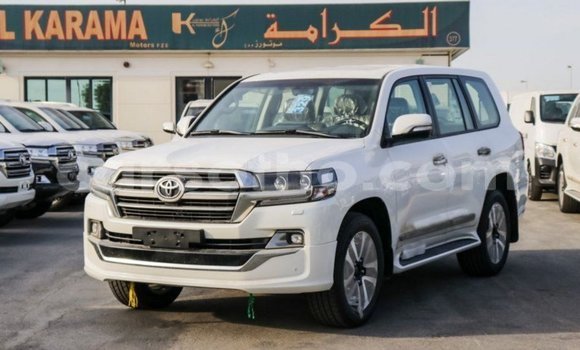 اشتري Imported Toyota Land Cruiser White سيارة في Import - Dubai في Maseru اشتري Imported Toyota Land Cruiser White سيارة في Import - Dubai في Maseru