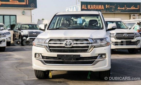 اشتري Imported Toyota Land Cruiser White سيارة في Import - Dubai في Maseru اشتري Imported Toyota Land Cruiser White سيارة في Import - Dubai في Maseru