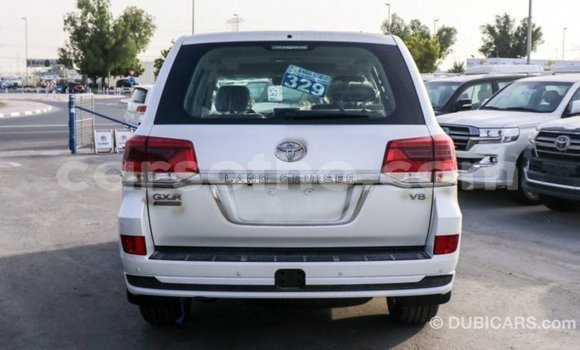 اشتري Imported Toyota Land Cruiser White سيارة في Import - Dubai في Maseru اشتري Imported Toyota Land Cruiser White سيارة في Import - Dubai في Maseru