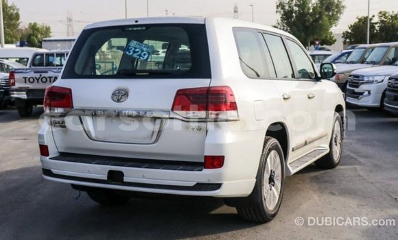 اشتري Imported Toyota Land Cruiser White سيارة في Import - Dubai في Maseru اشتري Imported Toyota Land Cruiser White سيارة في Import - Dubai في Maseru