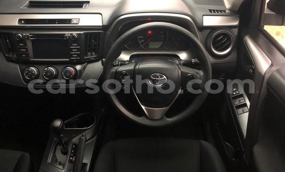 Sayi Na hannu Toyota RAV4 White Mota in Roma a Maseru Sayi Na hannu Toyota RAV4 White Mota in Roma a Maseru