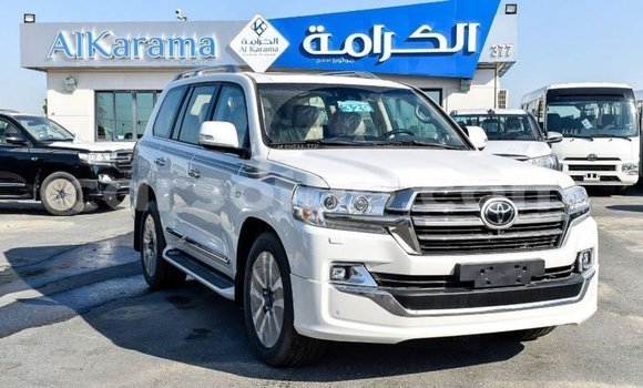 Sayi Imported Toyota Land Cruiser White Mota in Import - Dubai a Maseru Sayi Imported Toyota Land Cruiser White Mota in Import - Dubai a Maseru