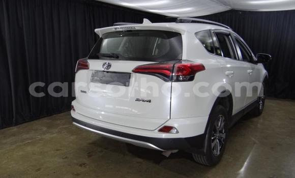 Sayi Na hannu Toyota RAV4 White Mota in Roma a Maseru Sayi Na hannu Toyota RAV4 White Mota in Roma a Maseru