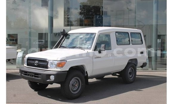 Acheter Import Voiture Toyota Land Cruiser Blanc à Import - Dubai, Maseru Acheter Import Voiture Toyota Land Cruiser Blanc à Import - Dubai, Maseru