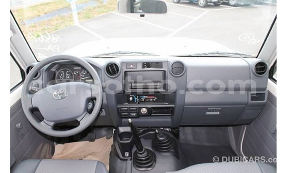 Acheter Import Voiture Toyota Land Cruiser Blanc à Import - Dubai, Maseru Acheter Import Voiture Toyota Land Cruiser Blanc à Import - Dubai, Maseru