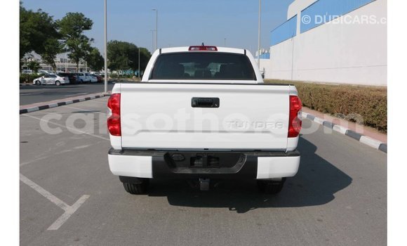 Acheter Import Voiture Toyota Tundra Blanc à Import - Dubai, Maseru Acheter Import Voiture Toyota Tundra Blanc à Import - Dubai, Maseru