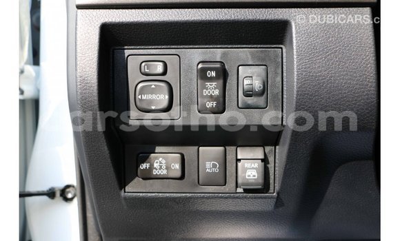 Acheter Import Voiture Toyota Tundra Blanc à Import - Dubai, Maseru Acheter Import Voiture Toyota Tundra Blanc à Import - Dubai, Maseru