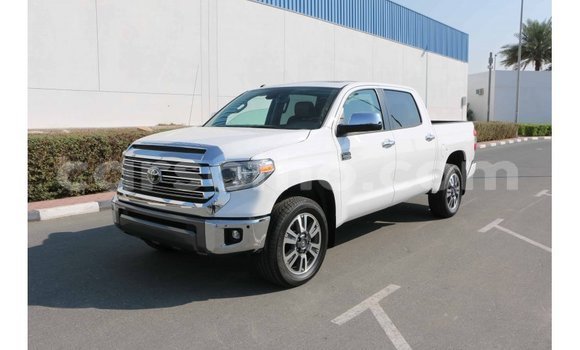 Acheter Import Voiture Toyota Tundra Blanc à Import - Dubai, Maseru Acheter Import Voiture Toyota Tundra Blanc à Import - Dubai, Maseru