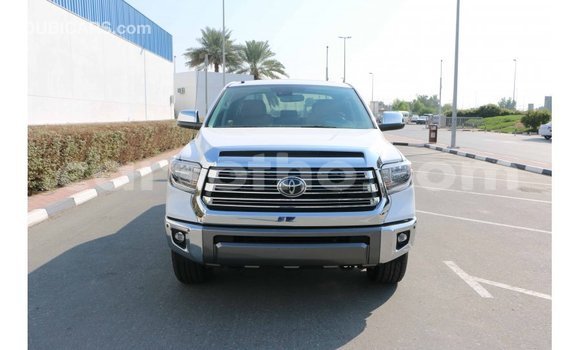Acheter Import Voiture Toyota Tundra Blanc à Import - Dubai, Maseru Acheter Import Voiture Toyota Tundra Blanc à Import - Dubai, Maseru