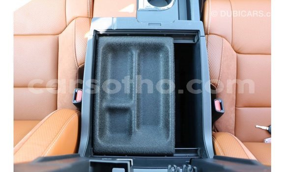 Acheter Import Voiture Toyota Tundra Blanc à Import - Dubai, Maseru Acheter Import Voiture Toyota Tundra Blanc à Import - Dubai, Maseru