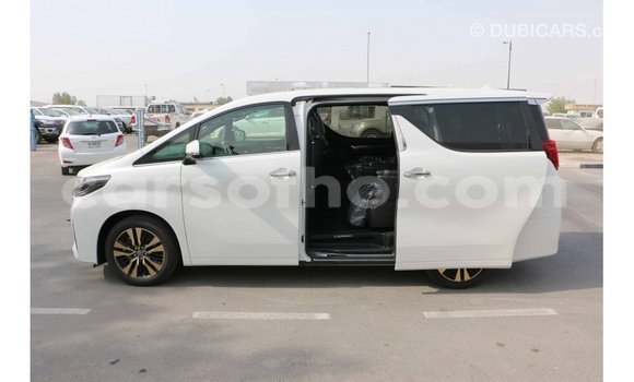 Acheter Import Voiture Toyota Alphard Blanc à Import - Dubai, Maseru Acheter Import Voiture Toyota Alphard Blanc à Import - Dubai, Maseru