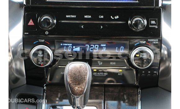 Acheter Import Voiture Toyota Alphard Blanc à Import - Dubai, Maseru Acheter Import Voiture Toyota Alphard Blanc à Import - Dubai, Maseru