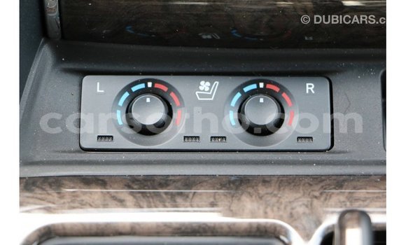 Acheter Import Voiture Toyota Alphard Blanc à Import - Dubai, Maseru Acheter Import Voiture Toyota Alphard Blanc à Import - Dubai, Maseru