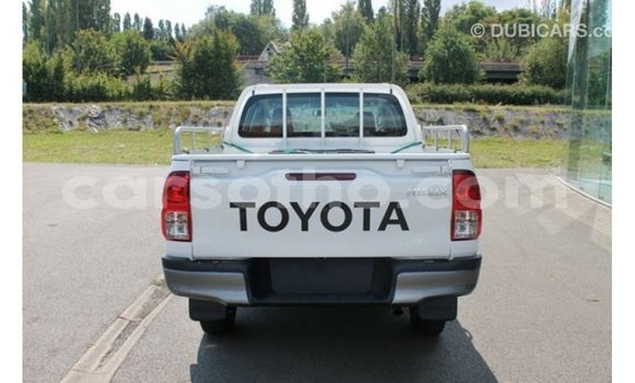 Acheter Import Voiture Toyota Hilux Blanc à Import - Dubai, Maseru Acheter Import Voiture Toyota Hilux Blanc à Import - Dubai, Maseru