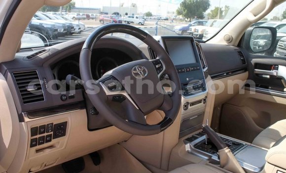 اشتري Imported Toyota Land Cruiser White سيارة في Import - Dubai في Maseru اشتري Imported Toyota Land Cruiser White سيارة في Import - Dubai في Maseru