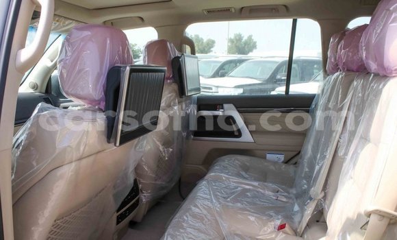 اشتري Imported Toyota Land Cruiser White سيارة في Import - Dubai في Maseru اشتري Imported Toyota Land Cruiser White سيارة في Import - Dubai في Maseru
