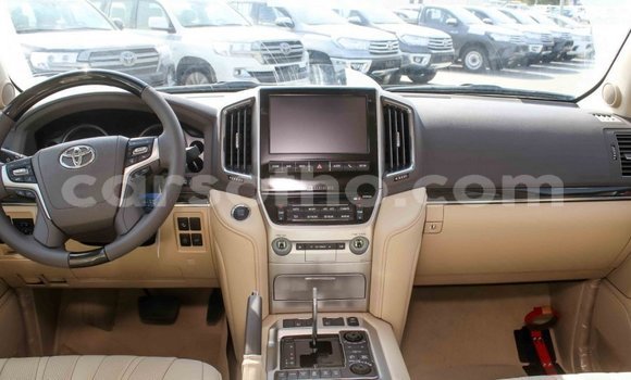 اشتري Imported Toyota Land Cruiser White سيارة في Import - Dubai في Maseru اشتري Imported Toyota Land Cruiser White سيارة في Import - Dubai في Maseru